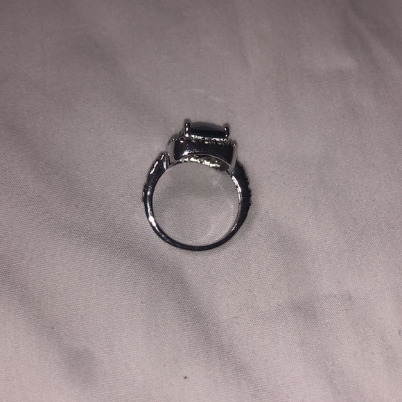 Premier Designs Ring - Picture 2 of 3